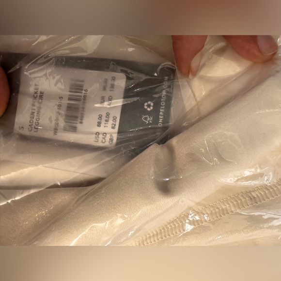 Peloton Cream and Black Leggings and Sports Bra Set BNWT S - Picture 4 of 5